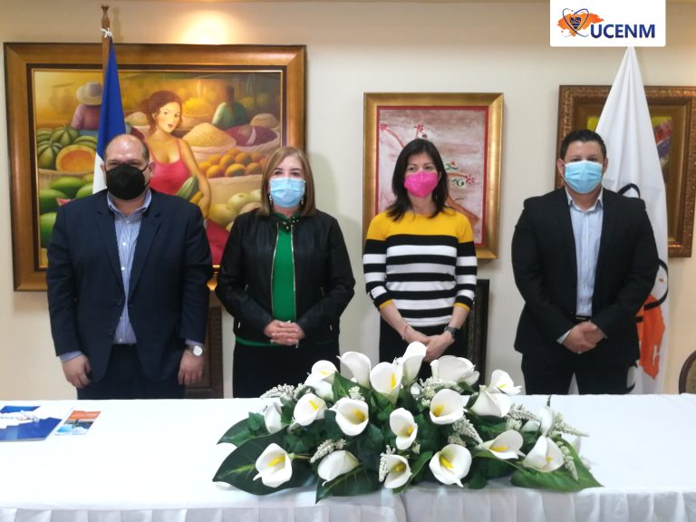 UCENM y AHACI firman convenio para beneficiar a estudiantes