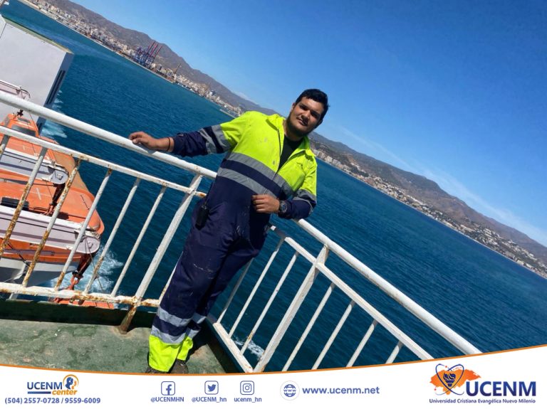 El Cadete José mantilla realiza su práctica profesional a bordo de la Embarcación Ciudad a Melilla