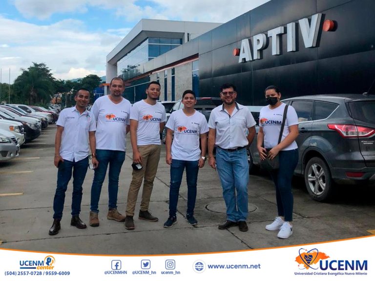 Estudiantes de Ingeniería en Sistemas visitan la Empresa APTIV