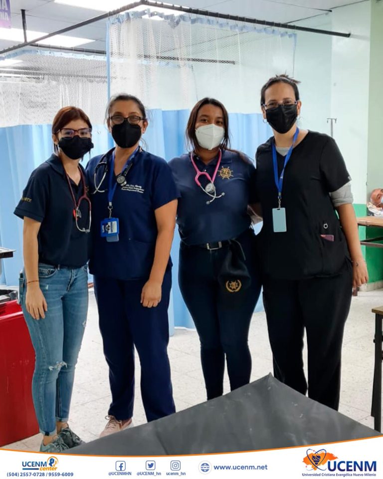 Los alumnos de la clase Medicina y Prevención de Riesgos Laborales realizan prácticas en el Hospital Mario Catarino Rivas