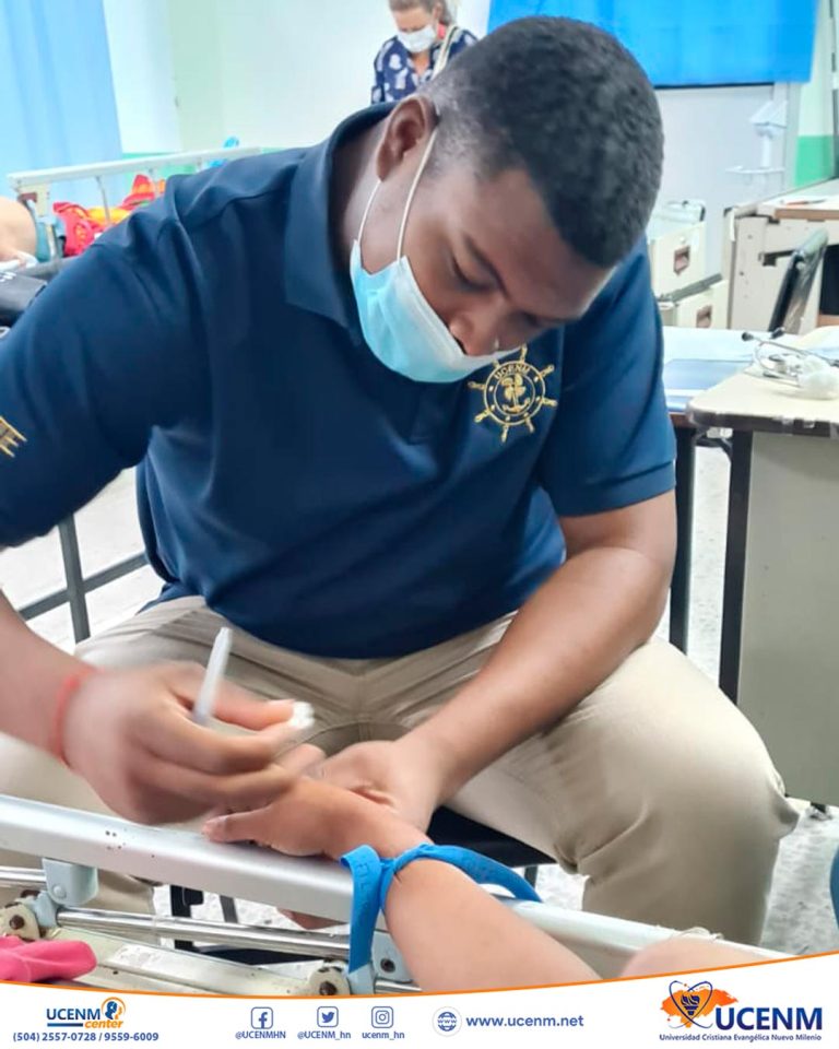 Estudiantes de las asignaturas de Ciencias de la Salud realizan actividad de vinculación en el Hospital Mario Catarino Rivas
