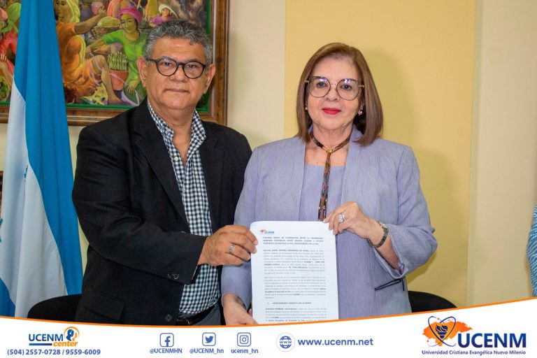 UCENM suscribe convenio con la Iglesia Evangélica de Santidad La Paz, La Paz