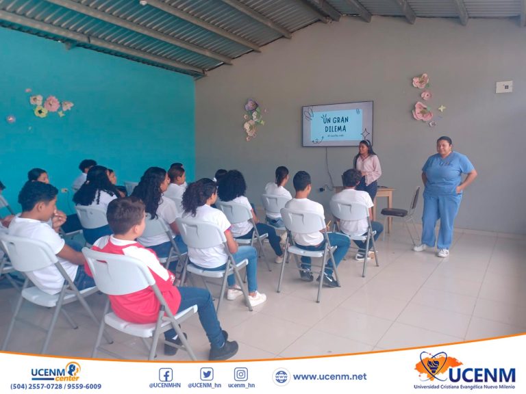 Estudiantes de UCENM Juticalpa imparten taller motivacional en el Instituto José Antonio Domínguez