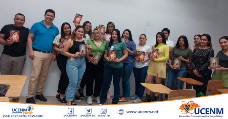 Estudiantes de la asignatura Español reciben la visita del poeta hondureño Lic. Jorge Menelio Tróchez