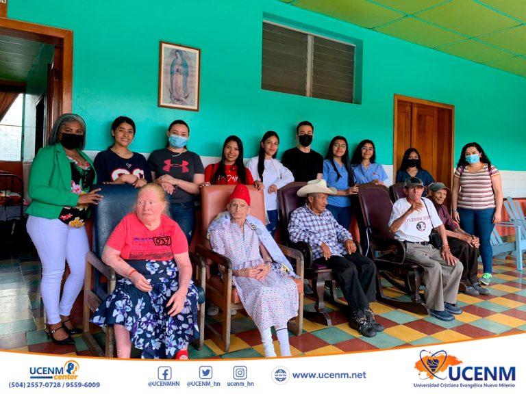Estudiantes de la Licenciatura en Psicología realizan una visita al Asilo de Ancianos en Santa Rosa de Copán