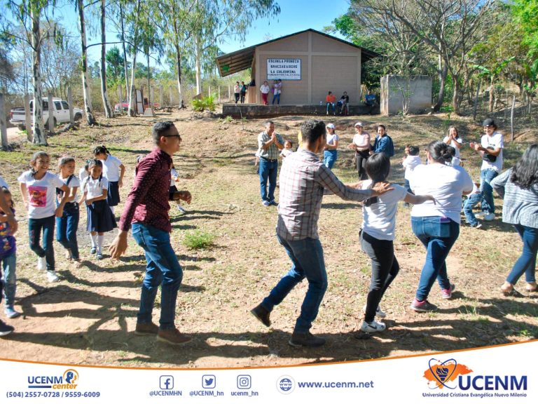 Alumnos de la asignatura Sociología comparten tarde recreativa con los estudiantes de diferentes centros educativos en La Paz