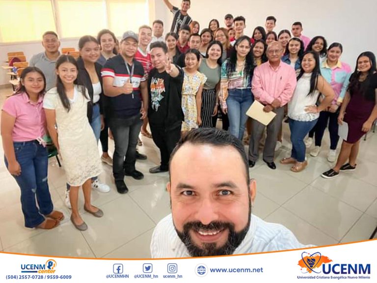 UCENM Tocoa desarrolla una charla motivacional impartida por el máster Selvin Annuar Barralaga