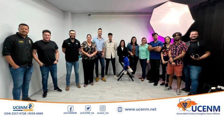 Estudiantes del Técnico en Producción de Televisión visitan la productora FilMaker Studio