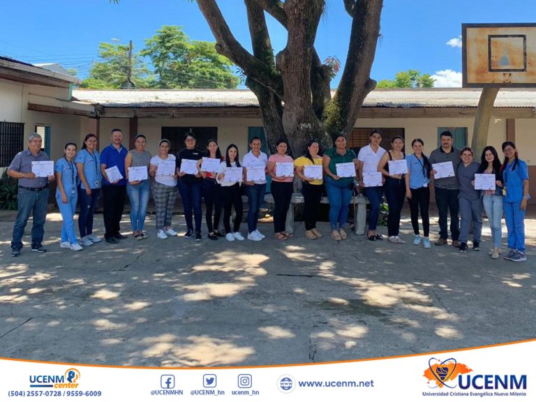 Estudiantes de último año de la Licenciatura en Psicología imparten el taller “El Docente y las Etiquetas”