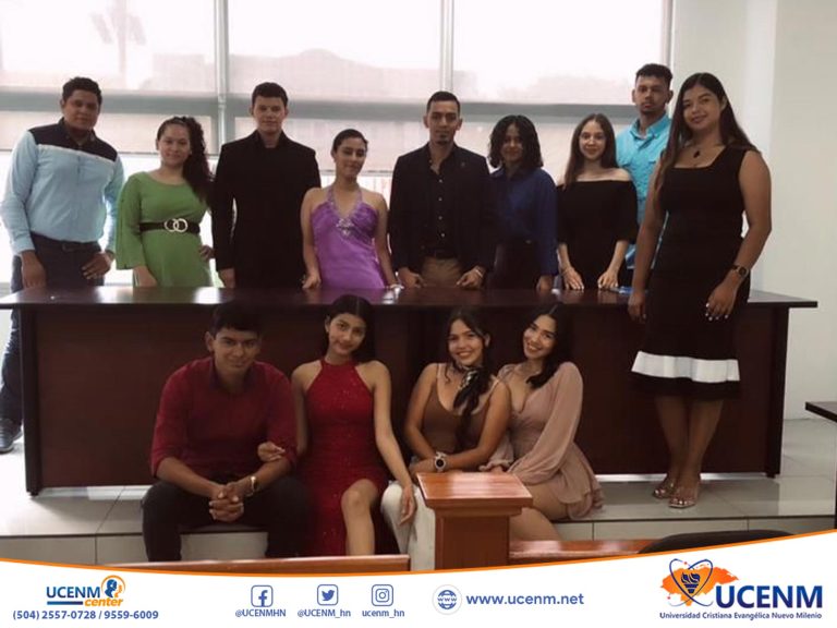 Estudiantes de la Licenciatura en Derecho realizan simulacro de un matrimonio civil