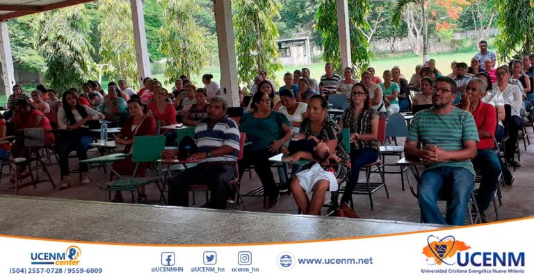 Estudiantes de último año de la Licenciatura en Psicología imparten charla en el Instituto San Juan de Jutiquile