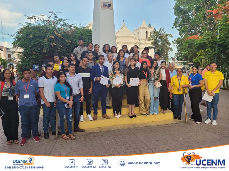 Nuestros estudiantes Elvin Vargas y Anthonella Rosales participan en el concurso de oratoria en honor al 188 aniversario de la ciudad de Juticalpa, Olancho