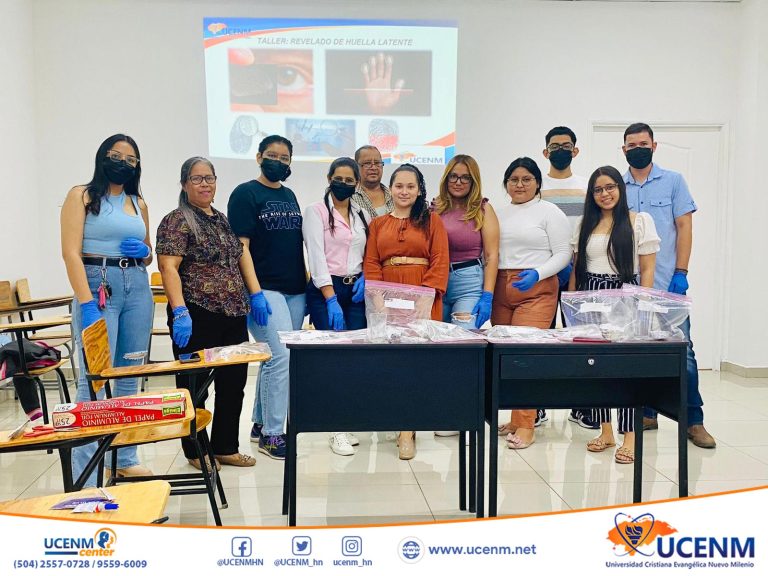 La asignatura Criminalística de la Licenciatura en Derecho desarrolla taller de revelado de huellas latentes