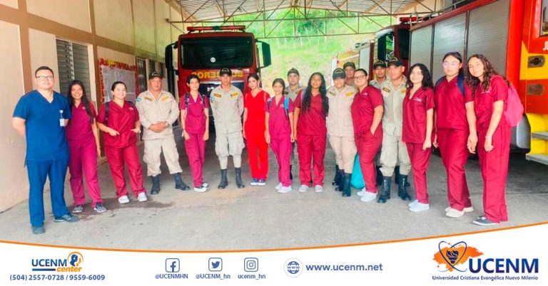 Estudiantes de la carrera de Salud Comunitaria visitan al Cuerpo de Bomberos de la cuidad de Juticalpa