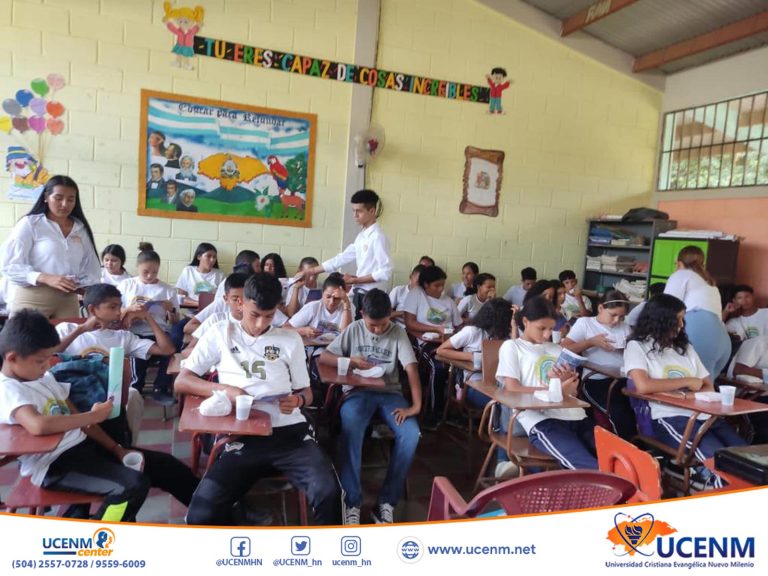 Los estudiantes de la Licenciatura en Derecho visitan el C.E.B Santiago Mejía en Las Minas Lepaguare