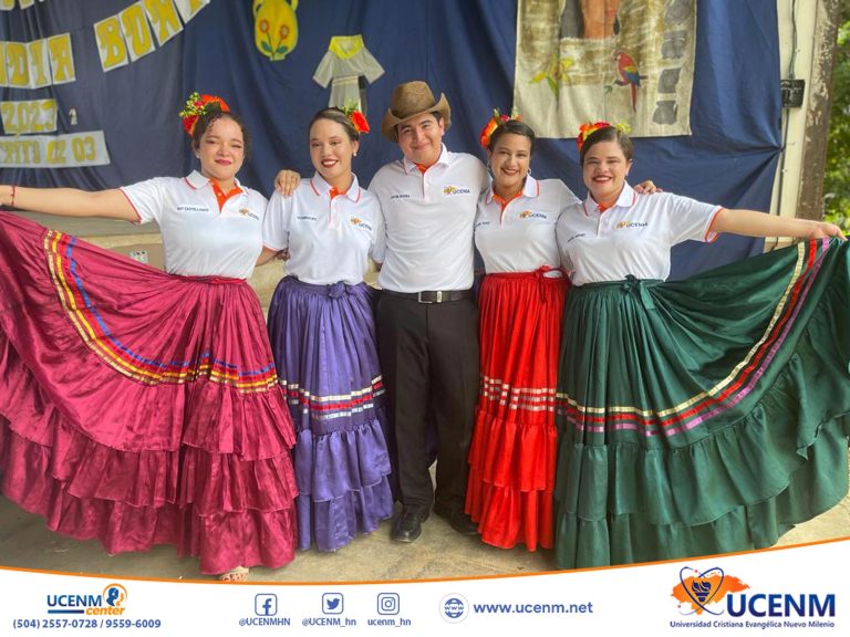 El cuadro de danza UCENM Folklor participa en un evento en Santa Cruz de Yojoa