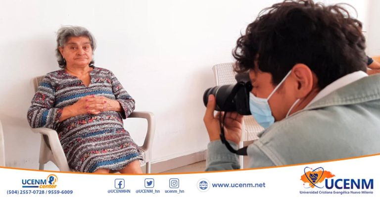 Estudiantes de la clase de Fotografía realizan el proyecto “Todavía soy humano”  en el asilo Perpetuo Socorro de San Pedro Sula
