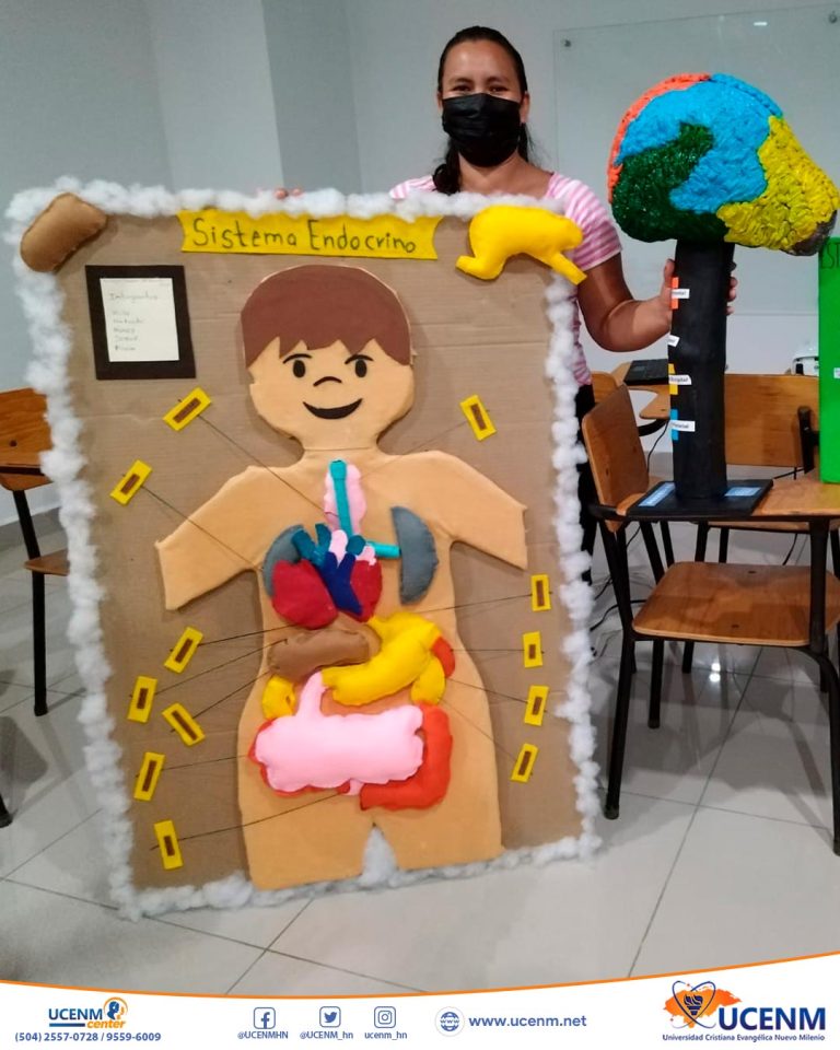 Estudiantes de UCENM Comayagua realizan la actividad Explorando la Psicología en 3D