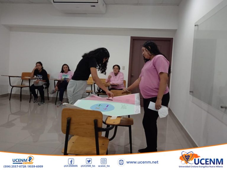 Estudiantes de la clase de Bases Biológicas del Comportamiento I realizan la actividad “Explorando las Inteligencias Múltiples”