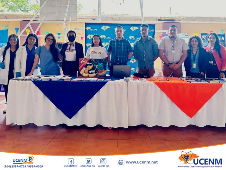 UCENM Catacamas participa en la Feria Vocacional del Instituto 18 de Noviembre