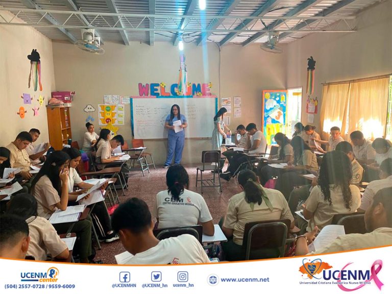 Nuestra estudiante de la Licenciatura en Psicología, Mevis Matute y la Licda. Gabriela Tinoco realizan visitas de promoción en diferentes centros educativos