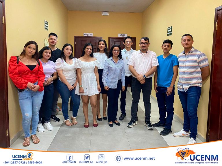 La carrera de Mercadotecnia presenta sus emprendimientos en la sede Santa Bárbara